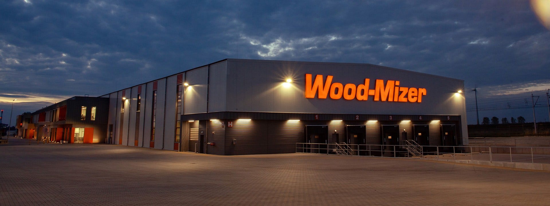 На заводе Wood-Mizer торжественно открыли новое производственное здание